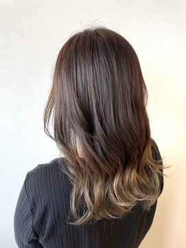 ヘアープロデュース ラピセット 松山(Lapset) 20代30代40代デザインカラーアッシュグラデーションブリーチ