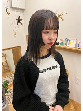 メク(meku) ぱつっとカットとインナーカラー＊