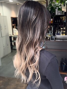 ノラ ウメダ(NORA UMEDA) ハイライトカラーレイヤーカットケアブリーチダブルカラー