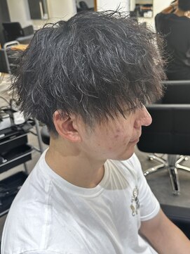 ヒュイル バイ ニアウ(Hwyl by Niau) メンズマッシュパーマニュアンスパーマスパイラルパーマ刈り上げ