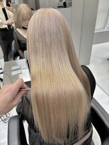 イキ 表参道(iki omotesando) デザインカラー/レイヤーカット/ホワイトベージュ/ブロンド