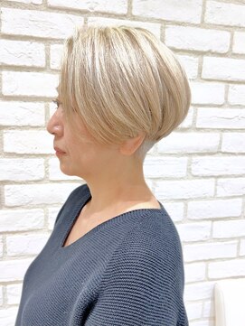 アッシュ 十日市場店(Ash) ホワイトハイライトライト