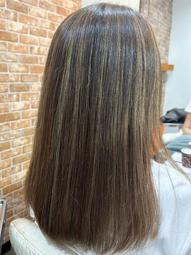 トゥルートラスト アン 下石田店(True Trust un) アッシュベージュ 髪質改善ツヤ髪ストレートロング