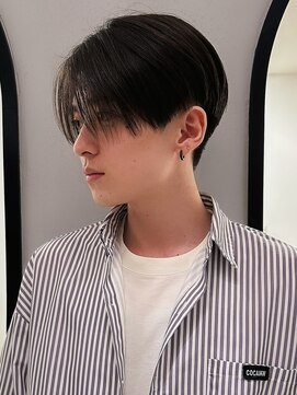 リタ(Lita) 前下がりセンターパート　ジョンコナー