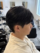 ヒュイル バイ ニアウ(Hwyl by Niau)&nbsp;MEN’S HAIR/刈り上げセンターパート/フェザーパーマ/伊勢崎