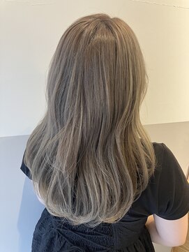 ナチュラル 博多店(Natural) アッシュベージュ×ミディアムレイヤー