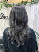透明感たっぷりスモーキーシルバー［博多美容室］