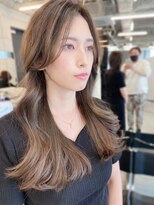 フォンズ(FONS)&nbsp;小顔に見せるオルチャンヘア 流れる顔まわり シアーベージュ