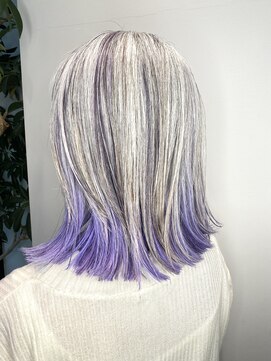 ステア ケース(stair case) グレーヘアーをキャンバスに！ホワイト×パープル