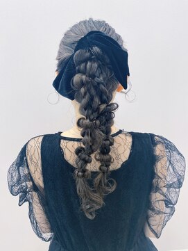 プルクラギンザ(PulchraGINZA) ツインポニーテール編みおろしアレンジ/ベロアリボン/もみあげ