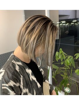 ビビッド(vivid) 抜け感ボブ