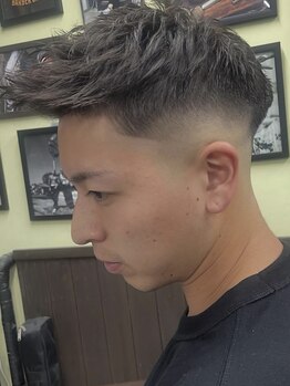 ヴォラーレ(VOLARE)の写真/朝も夜も立ち寄りやすい好立地♪忙しいビジネスマンにもおすすめのお洒落バーバー!身だしなみケアも◎