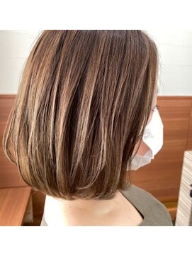 アローズソワン(HELLO'S SOIN) バレイヤージュで毛先弾むこなれボブ