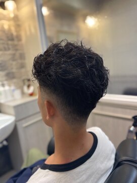 ミリオンバックス 御徒町店(Million Backs) ツーブロックマッシュ/スキンフェード<理容室>[メンズ/御徒町]