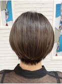 ナチュラルベージュの丸みショート