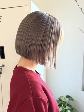 ラフ 立川(Laff) 切りっぱなしボブミニボブぱつっとボブハイトーンボブ/ブロンド