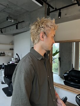 エー(a.) 無造作ショートスタイル