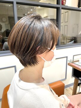 ネオリーブエム(Neolive em;) 耳掛けショートスタイル