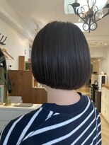 アミュレ(Amule)&nbsp;艶感丸みシルエットが可愛いまとまる黒髪ショートボブ
