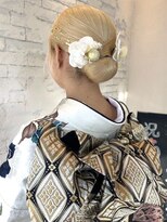 ロジェブルー(Rosier Bleu)&nbsp;【成人式ヘアセット】ハイトーンヘアセット！お団子×金箔×造花