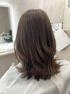 アルバ(Alba) ミディアムレイヤー×モーブベージュ