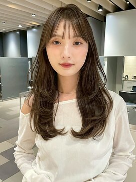 クィーンズガーデンバイケーツーギンザ(QUEEN’S GARDEN by K two GINZA) 顔まわりカット/レイヤーカット/ミルクティーベージュ