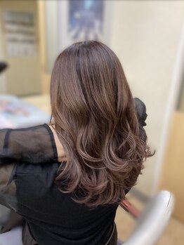 ブリーチなしで赤味を消す透明感カラーで白髪をぼかす！オリーブ系/グレージュ系などハイトーンまで対応◎