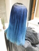 デイズ(days)&nbsp;原宿で映えるネイビーからブルーの派手髪ロング