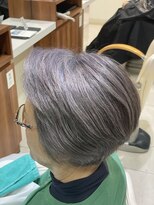 デフィ アオヤマ(defi AOYAMA) 白髪を活かすラベンダーシルバー×手ぐしで決まる上品ショート
