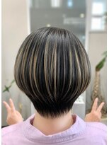 ヘアーフォーカス ハイライトで魅せる大人ショートボブ