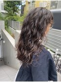 強めロング　ボリューム　スパイラルパーマ　ダークアッシュ