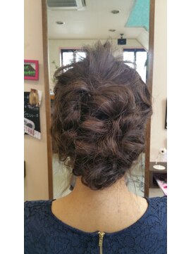 ウィット アンド ラファム Wit &La Famme フィッシュボーンとくるりんぱでルーズアップを。