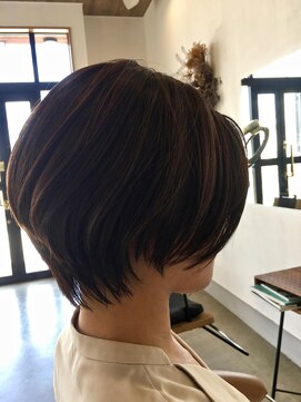 チルハウス(Chill-hus) 大人キレイすっきり襟足小顔再現性の良い◆奥行きショート