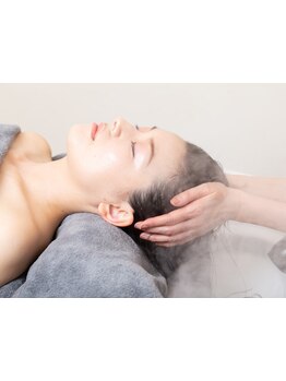 ”至福のヘッドスパ”で健康な頭皮、髪、そして深いリラクゼーションで至福の時間を…