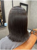 ミディアム外はねボブ
