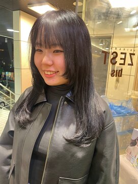 ヘアーアンドメイク ビス(HAIR&MAKE bis) 韓国風流行りの艶髪×レイヤースタイル【立川/沙久楽】