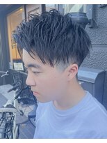 フリーク バーバーショップ 都島店(FREAK BARBER SHOP) 黒髪短髪ツーブロック束感アップバング
