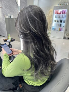 アルドーレフィエロ シンサイバシ(Ardore fiero shinsaibashi) コントラスト極ハイライト☆アッシュブラック