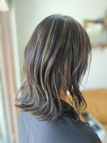 エルフゥ(Elle fou)&nbsp;細ハイライトたっぷり　コントラストカラー