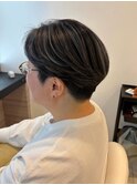 グレージュ系ハイライト×ハンサムショート