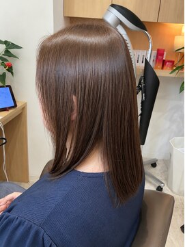 ウイ バイ ファースト 北四番丁店(u'i by first) カットはシンプルなワンレンスタイル カラーはベージュ