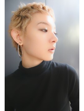 ブーケ(BOUQUET) ベリーショート ハイトーン 金髪 エッジショート