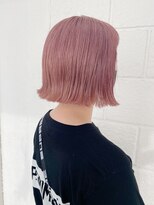 ネフ(NeF)&nbsp;ホワイトピンクベージュの外はね切りっぱなしボブ☆