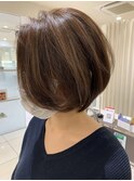 【白髪ぼかしハイライト×ショートボブ】