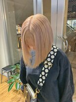 ホワイトカラー　ホワイトベージュ　ウルフカット　ボブ