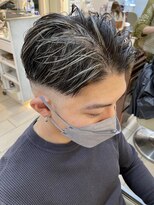 テトラ バイ ネオリーブ 横浜西口店(tetra by neolive)&nbsp;横浜★センターパートのハイライトメンズ