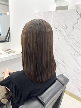 イレス 札幌駅南店(IRESU) ミディアムヘア斜めバンググレージュカラーシルキーベージュ