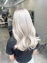 エミーバイモアムー(Emmie byMoremuu)&nbsp;【アイリ】ハイトーンホワイトカラー