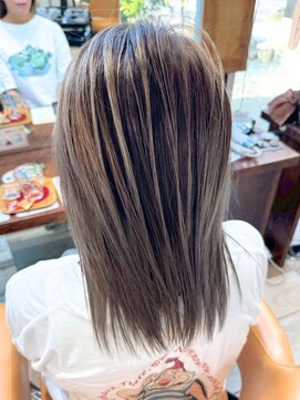 TJ天気予報 3t 日進店 セミロング/ハイライト/デザインカラー/ブリーチ