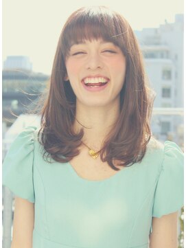 ワースホワイル(WORTH WHILE) 大人ガーリーダークアッシュミディアムレイヤーカットブリーチ